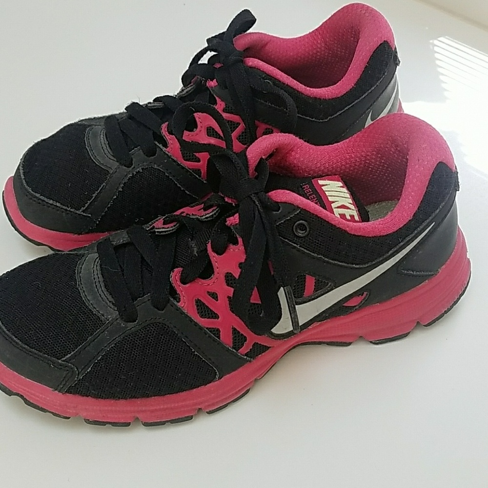 Sizes 6.5 AND 7!!!! - Picture 2 of 5